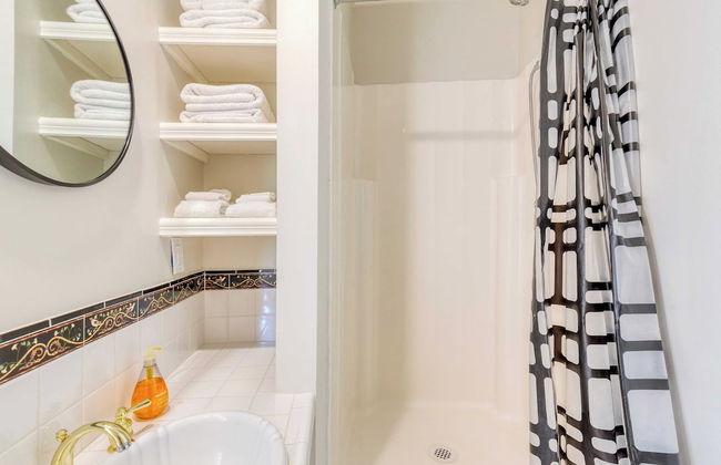 Colonial Bluff House Above the Sea by Avantstay - Foto 36