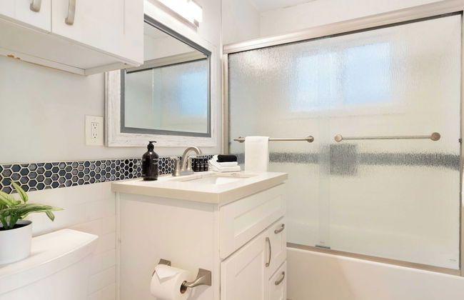 Mission Point 1 by Avantstay San Diego Beach House w/ Huge Patio & Fire Pit Walk to Beach! - Foto 34