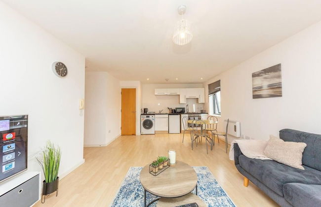 Beautiful 1-bed Apartment in Salford - Photo 7
