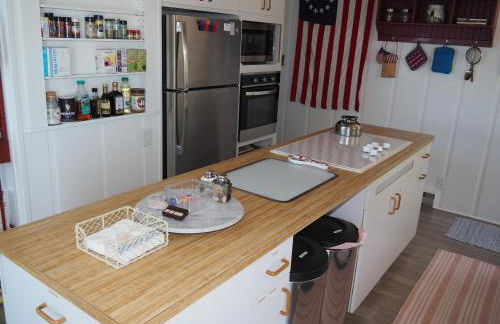 Sunset Serenity - INCREDIBLE HOME ON LAKE BLUFF! - Photo 29