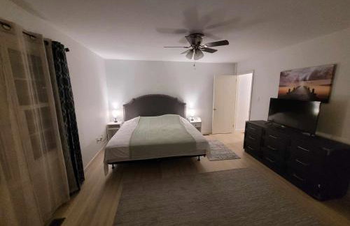 Spacious 4BR Home w Pool • Family Friendly - Foto 21