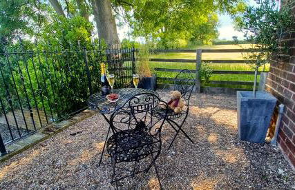 The Old Telephone Exchange - surrounded by fields! - Photo 7