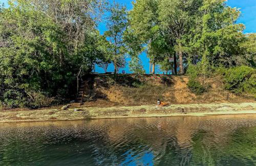 Riverfront Oasis - Foto 43