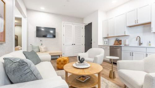 Here You Come Again by Stay Local Nashville - Foto 3