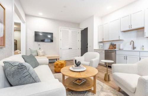 Here You Come Again by Stay Local Nashville - Foto 3