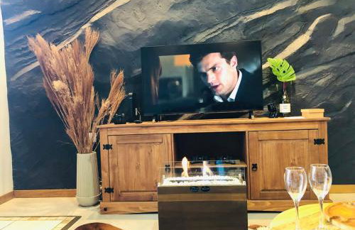 Uai House Casa com Jacuzzi, cromoterapia e colchão massageador - Foto 5