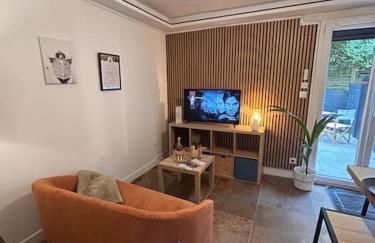 La terrasse abritée et son spa - Photo 3