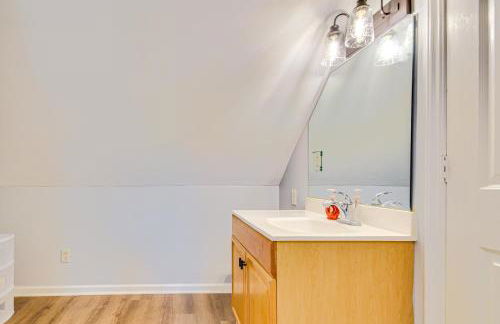 15 Mi to Raleigh Dog-Friendly Home with Fire Pit! - Foto 18