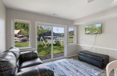 New! 2 Homes-Firepit, Hot Tub, Huge Yard and Dock - Foto 6