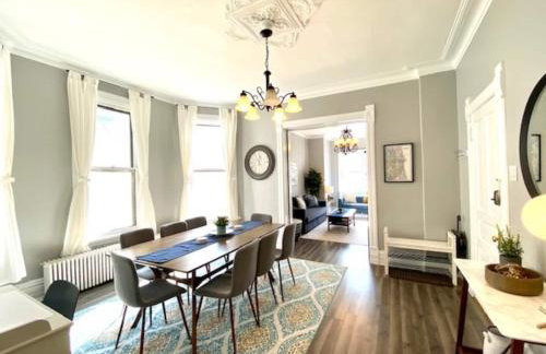 Walk to Wrigley 3BR1BA Sleeps 8 Free Parking - Foto 10