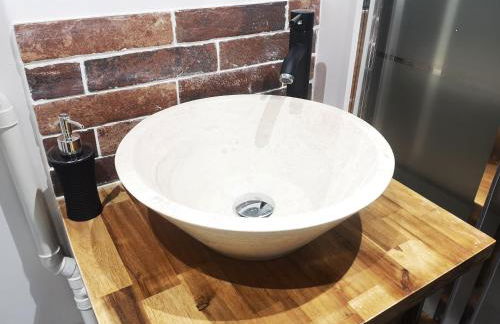 STUDIO HYPER CENTRE SAFARI TOUT ÉQUIPÉ WIFI NETFLIX 2PERS - Foto 17