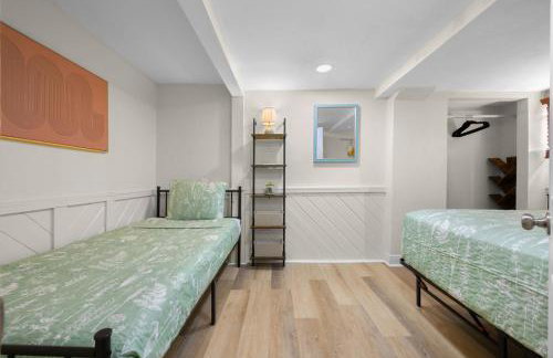 Cozy 2BR Retreat w/ Outdoor Deck - Photo 19