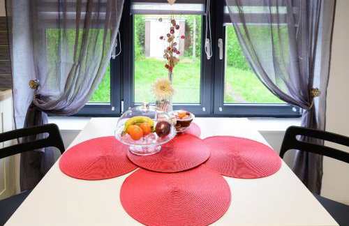 Located in the peaceful NG8 Wollaton , Perfect for Business Trips & Family Holidays or working proffesionals-long term deals, M1 Nearby , Free Parking , Private Garden , 500Mb Wi-Fi , Netflix - Foto 54