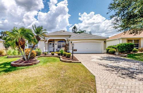 1 Mi to Lake Sumter! Family Retreat with Large Patio - Foto 2