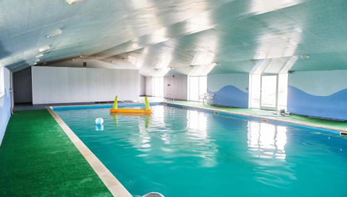 Penuwch Boathouse, Waterside Cottage with indoor Pool, Sauna & Parking - Foto 2