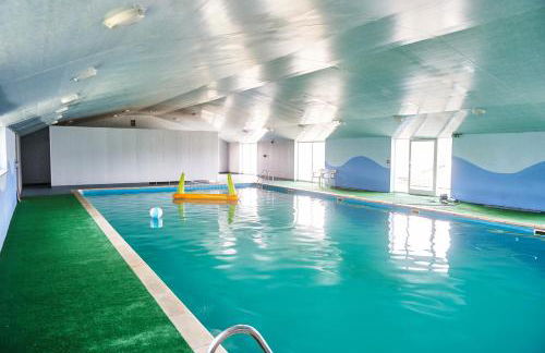 Penuwch Boathouse, Waterside Cottage with indoor Pool, Sauna & Parking - Photo 2