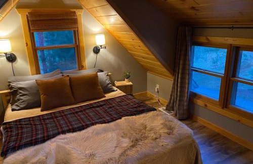 Cabin in the woods with fire pit and porch - Foto 39