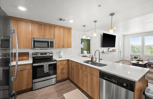 Modern Downtown 2BR 2BA Near Delta Center with Fire Pit BBQ and City Views - Photo 27