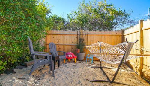 Steps to Eats and Craigville Beach! Cape Cod Cottage - Foto 4