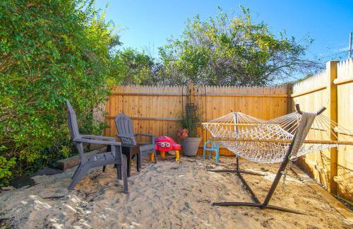 Steps to Eats and Craigville Beach! Cape Cod Cottage - Foto 4