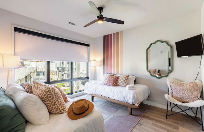 Walkable Midtown Location Modern Amenities, Pool & Gym Anthem by Avantstay - Foto 28