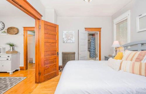 Spacious Downtown Character Home - 4 bedroom 3 bath Lawrence University College Ave - Photo 8