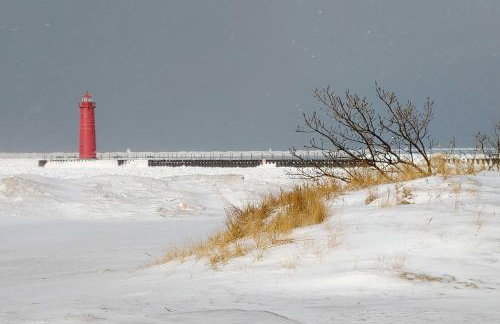 Walk to Beach Lake Michigan Getaway! - Foto 37