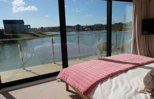 Still Waters - Luxury Lakeside Retreat with Hot Tub - Photo 42