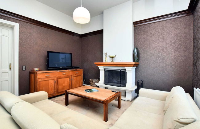 A Beautiful Art Nouveau House With an Enormous Garden - Foto 16