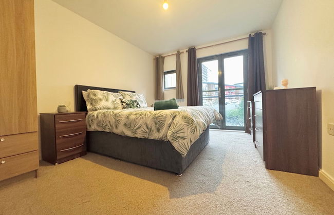 Sea Breeze Retreat in Swansea - Photo 2