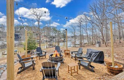 Lakefront 3BR with Dock, Fire Pit, Lawn Games, and Game Room - Foto 6