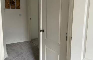 SIX at Wooburn Green Cosy Retreat with Balcony near LEGOLAND Lapland UK and Windsor - Foto 6