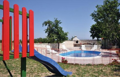 Nice Home In Nadin With Wifi - Photo 9