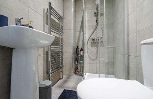 Entire 4 Bedroom house in Bootle Liverpool-Ideal for contractors, family and group-Free Parking & Free internet-Sleeps 7 - Foto 51