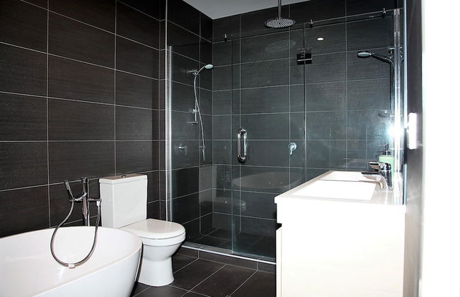 Freemans Bay Three Bedroom with a View - Photo 18