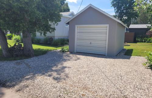 The Lily Pad on Benzie Blvd - Super Cute! - Foto 13