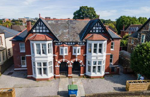 large 2 bed central apartment with balcony and private parking - Foto 72