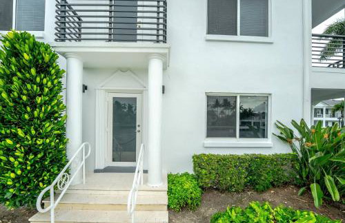 Waterfront Getaway | Pool, Hot Tub & Gym - Photo 38