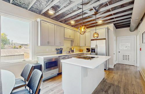 Walkable Gem! Dtwn Chattanooga Base with Balcony - Foto 8