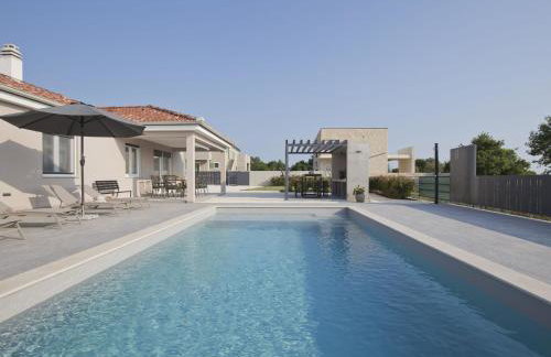 Villa in Kanfanar With Swimming Pool - Foto 20