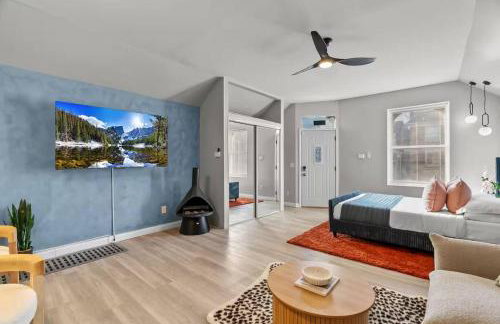 Boutique Studio Hideaway Near Forest Park - Photo 9