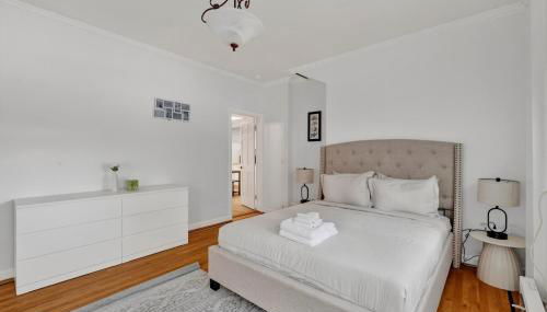 Spacious 2Br home in Malden with AC & heat - Photo 3