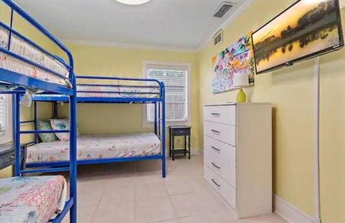 CANAL FRONT! Bring or rent a boat, near AMI/IMG. - Foto 23