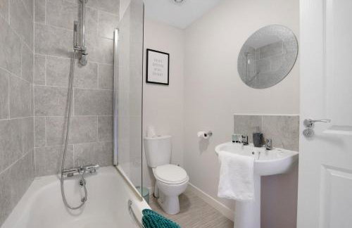 NEW! Stylish 2-Bed Home by Stay With Us, Ideal for Families, Sleeps 4! - Foto 47