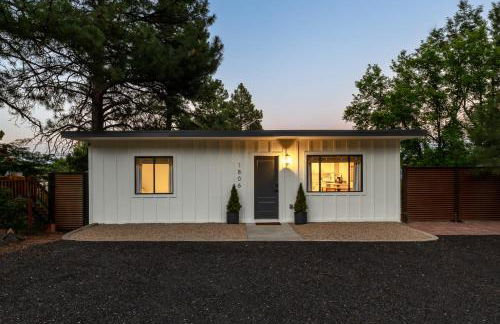 The Mountain Magnolia - Photo 1