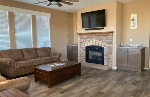 The Grand Getaway at Williams - Family Friendly for up to 8 & Walking Distance to the GC Railway - Photo 6