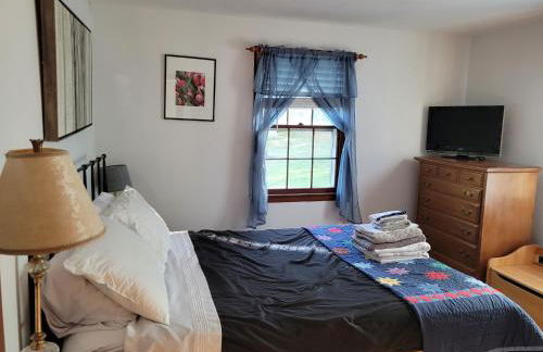 East Granby with AC and WiFi 3 minute to Bradley - Foto 12