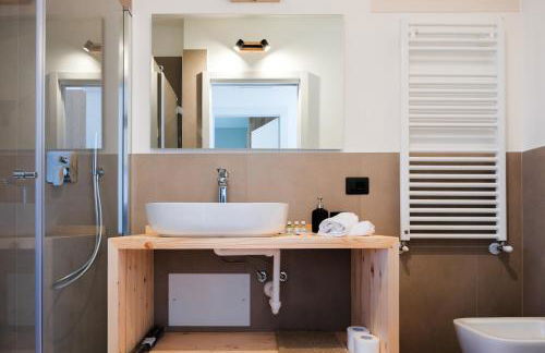 Costa Blu-Pool and Terrace with Lake View - Foto 4