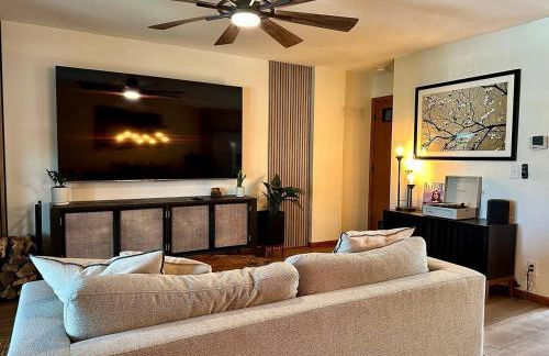 4BR Omaha Townhome | Perfect for Groups - Foto 8