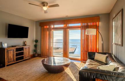 Chimmi House - Waterfront 3-Bedroom, 3-Bathroom Suite at REAL Watersports - Foto 5